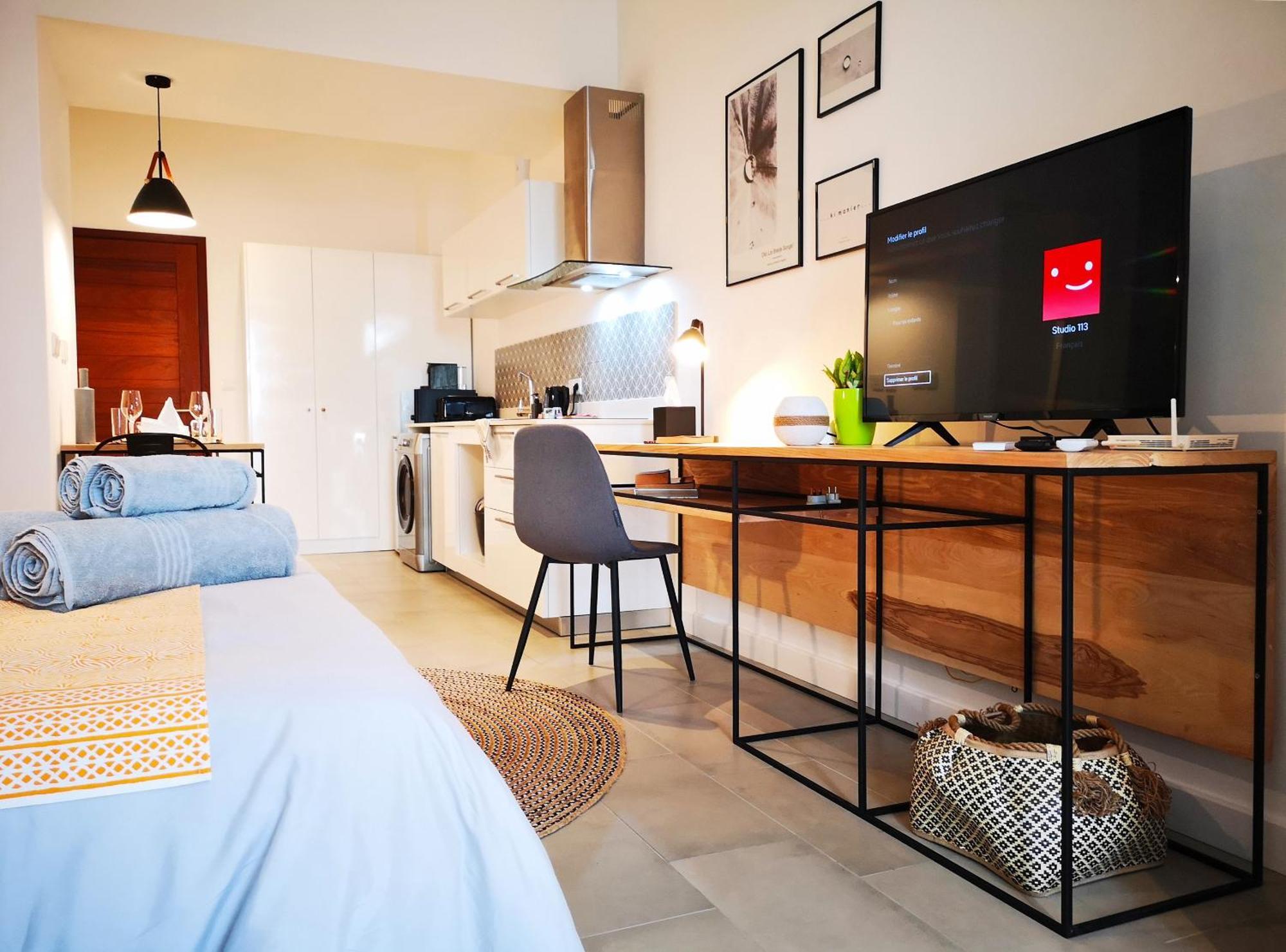 Avya's 117 At Ebene Square, Ebene Appartement