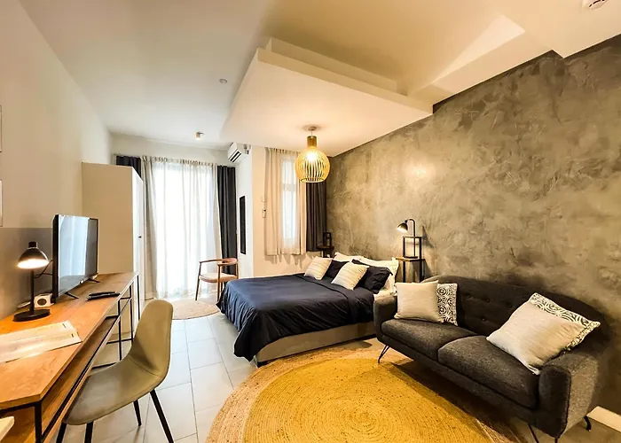 Avya\'S Studio 117 At Ebene Square, Ebene