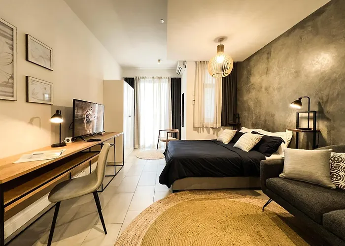 Avya\'S Studio 117 At Ebene Square, Ebene